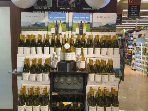 16” Polystyrene Golf Balls Were Used in This Safeway Store Displays
